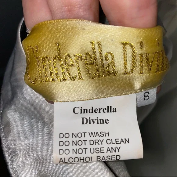 Sexy White & Blue Floral Pattern Open Back Evening Gown - Picture 8 of 8